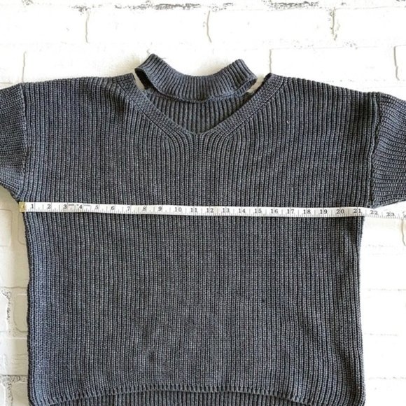𝅺🍩gray Choker Sweater Size S/M - Picture 4 of 5